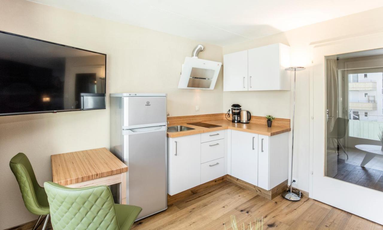 1 Apartment *